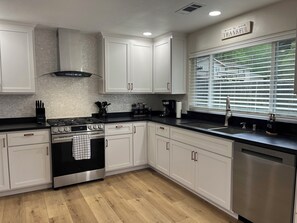 Private kitchen - Tranquil 3-bedroom house in marvelous McKinleyville perfect for relaxing (McKinleyville)