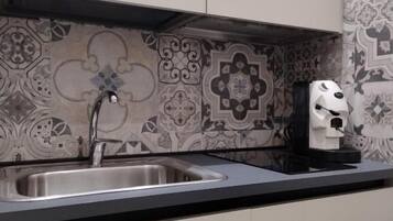 Superior Double Room, Balcony, Courtyard View | Private kitchen