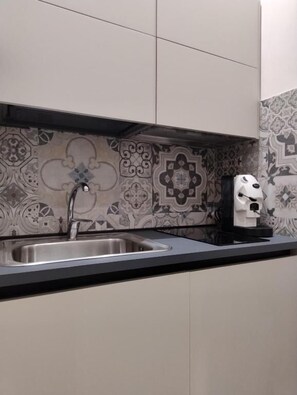 Superior Double Room, Balcony, Courtyard View | Private kitchen - B&B Al Teatro Romano (Benevento)