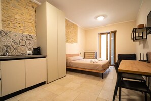 Superior Double Room, Balcony, Courtyard View - B&B Al Teatro Romano (Benevento)