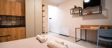 Superior Double Room, Balcony, Courtyard View | Laptop workspace, free WiFi, wheelchair access