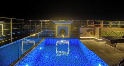 Maison Zane Flat 1, rooftop pool with seaview.