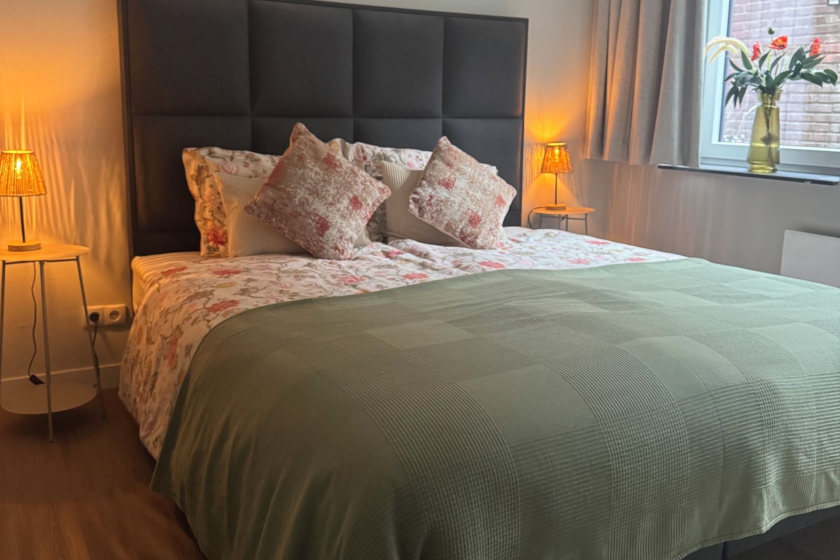 Comfort Apartment, Berbilang Katil, Penyaman udara, City View | Peralatan tempat tidur premium, peti besi dalam bilik 