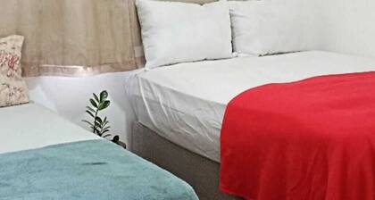 Quarto com ar-condicionado, comodidades compartilhadas, 1 minuto da ORLA.