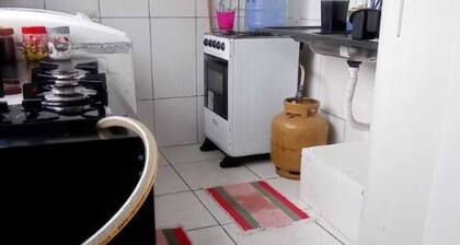 Quarto com ar-condicionado, comodidades compartilhadas, 1 minuto da ORLA.