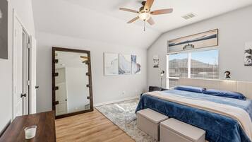 3 bedrooms, iron/ironing board, WiFi, bed sheets