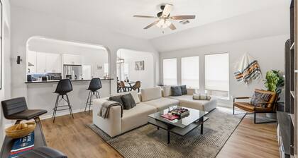 3BR Austin Getaway, Sleeps 8, Full Kitchen &Garage