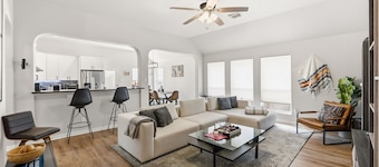 3BR Austin Getaway, Sleeps 8, Full Kitchen &Garage