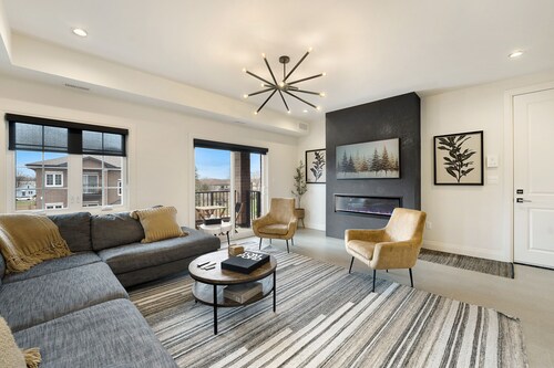 Brand New Riverside Retreat | Stylish 2BR +Parking