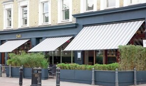 Exterior - Luxe modern apartment 2 big beds great location central quiet air conditioning (London)