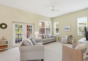 Smart TV - Stylish 3BR Retreat Close to AMI Beaches (bradenton)
