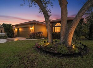 Exterior - Stylish 3BR Retreat Close to AMI Beaches (bradenton)