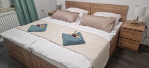 2 bedrooms, iron/ironing board, WiFi, bed sheets
