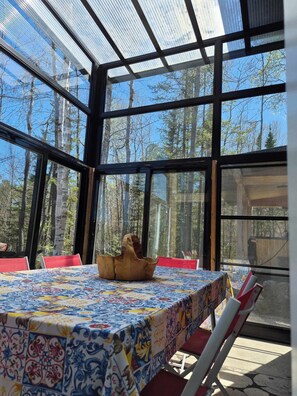 Dining - New listing, Hot Tub, On Baskatong Lake (Grand-Remous)