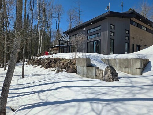 New listing, Hot Tub, On Baskatong Lake