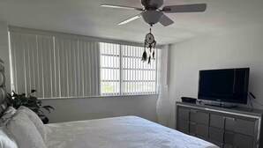 2 habitaciones, tabla de planchar con plancha, wifi y ropa de cama 