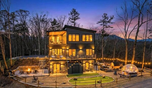 Exterior - 2+m villa/NordicSpa/StargazingDome/Skylounge/Epic view/Pool/minigolf/Microevents (Sevierville)