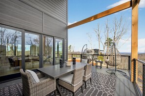 Outdoor dining - 2+m villa/NordicSpa/StargazingDome/Skylounge/Epic view/Pool/minigolf/Microevents (Sevierville)