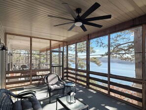 Interior - Lake front oasis on Beaver Lake / Rogers (Rogers)