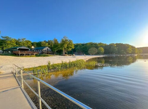 Luxury 5BR Chalet with Lake, Pool, Ski, Game Room, 2 Decks and Sleeps 14