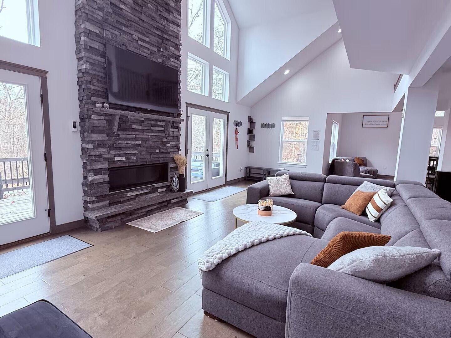 Smart-TV, Kamin, Videospiele
