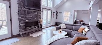 Luxury 5BR Chalet with Lake, Pool, Ski, Game Room, 2 Decks and Sleeps 14