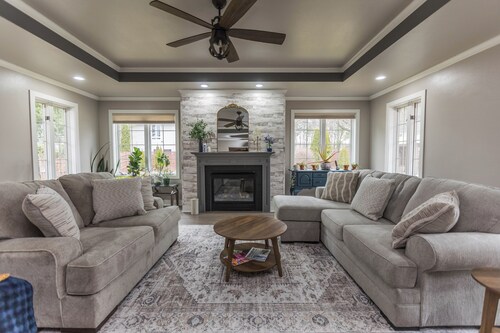 Summer Paradise! In-Ground Pool, Hot Tub, Patios, and HUGE Home in Spring Green!