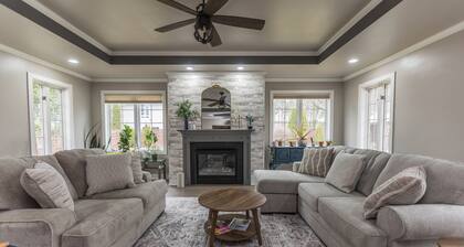 Summer Paradise! In-Ground Pool, Hot Tub, Patios, and HUGE Home in Spring Green!