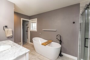 Bathroom - Summer Paradise! In-Ground Pool, Hot Tub, Patios, and HUGE Home in Spring Green! (Spring Green)