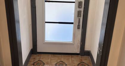 4 bed 2 bath bungalow. North York. Walking of distance subway shopping mall.