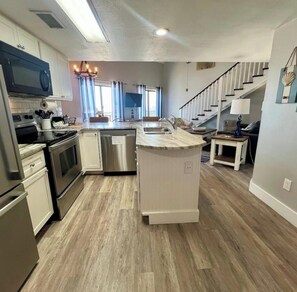 Fridge, microwave, oven, stovetop - 3 Bedroom Condo with a Beach View in Gulf Shores, AL (Gulf Shores)