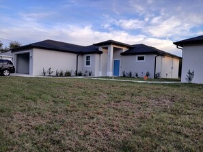 Exterior - 3-bedroom house in peaceful Lehigh Acres with AC comfort (Lehigh Acres)