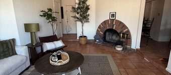 Perfect 3-bedroom condo with AC in lovely quiet Yuma neighborhood