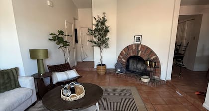 Perfect 3-bedroom condo with AC in lovely quiet Yuma neighborhood