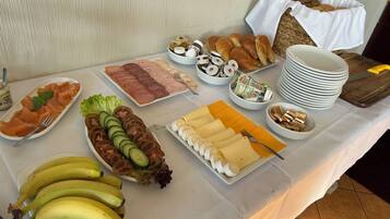 Daily cooked-to-order breakfast for a fee