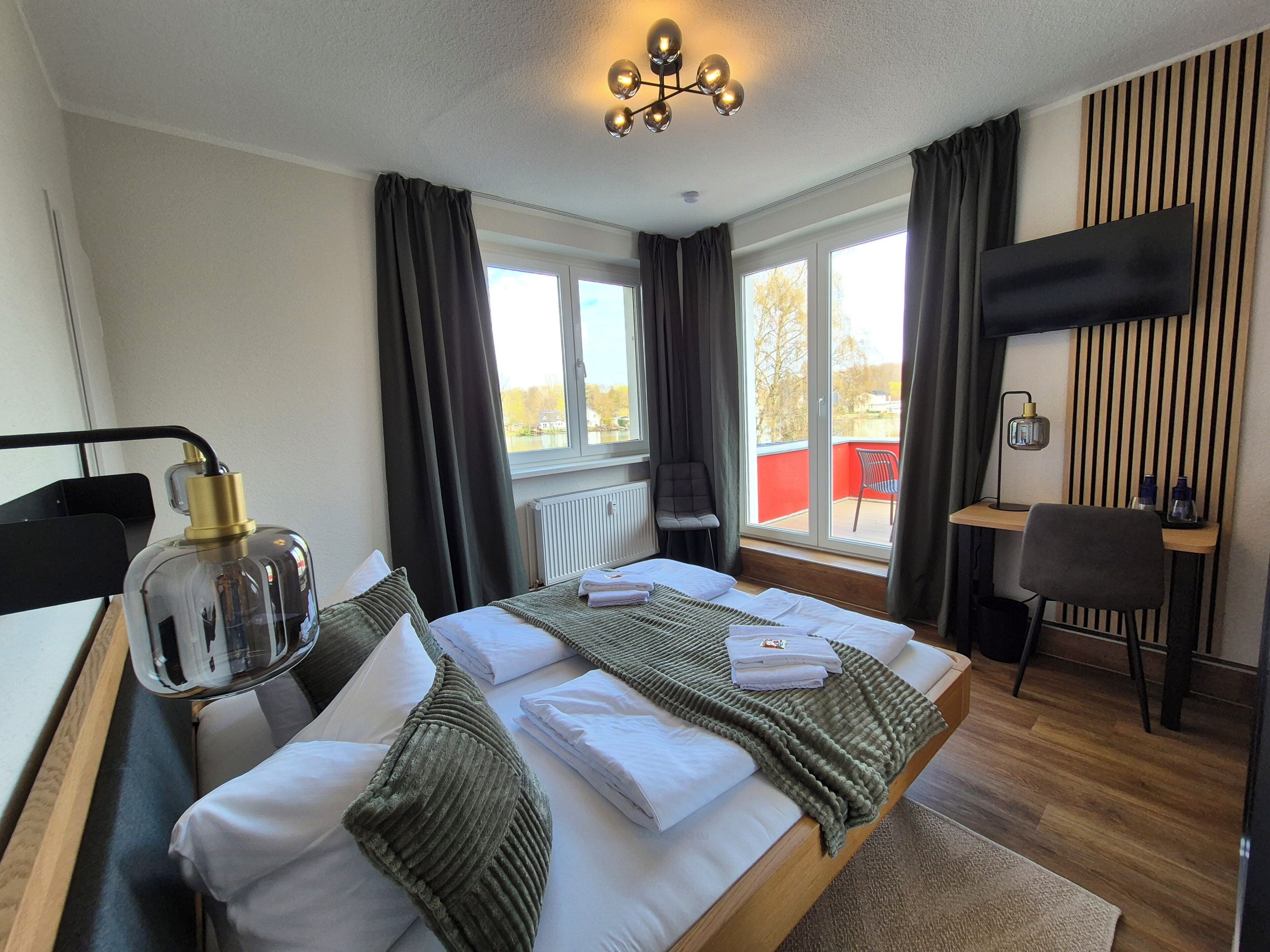 Deluxe Double Room, Balcony, Lake View