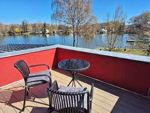 Deluxe tweepersoonskamer, balkon, uitzicht op meer | Terras