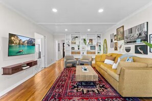 Living area - The Wild Flower by Coastline Vacation Rentals (San Diego)