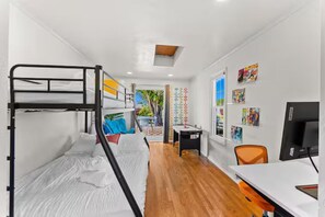 3 bedrooms, iron/ironing board, WiFi, bed sheets - The Wild Flower by Coastline Vacation Rentals (San Diego)