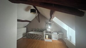 Bathroom - Vrbo Property (Montreuil)