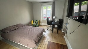 Room - Vrbo Property (Montreuil)