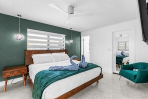 Room - West Coast Gem- Premier Waterfront Luxury Retreat with Gulf Access. (Cape Coral)