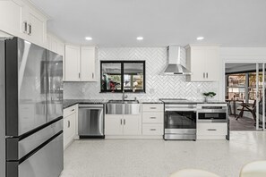 Private kitchen - West Coast Gem- Premier Waterfront Luxury Retreat with Gulf Access. (Cape Coral)