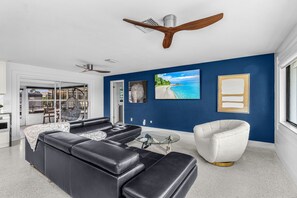 Living area - West Coast Gem- Premier Waterfront Luxury Retreat with Gulf Access. (Cape Coral)