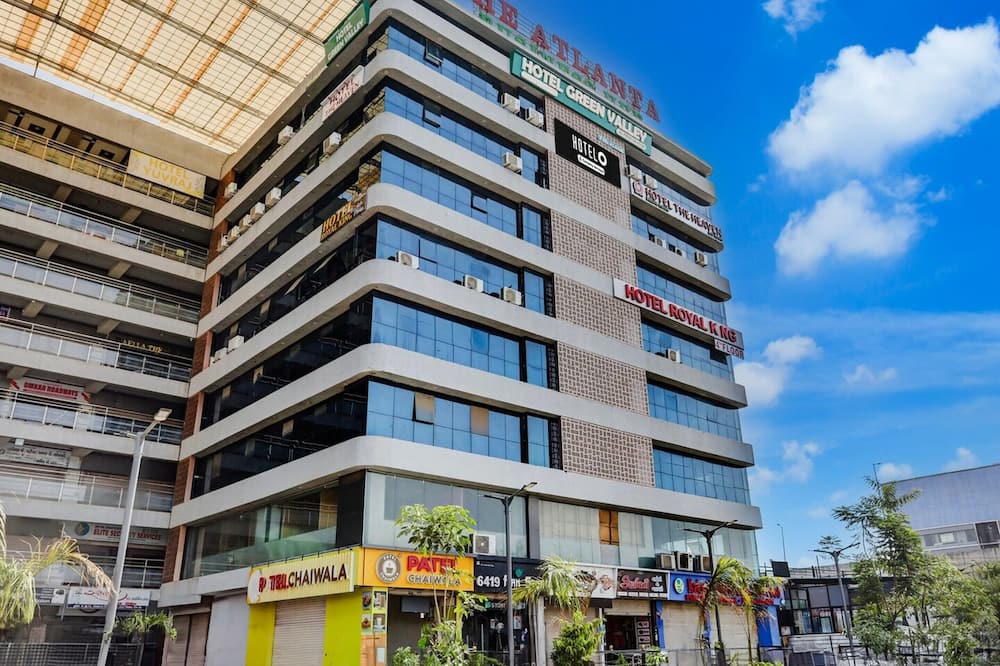 Deluxenana Chiloda Near Airport
