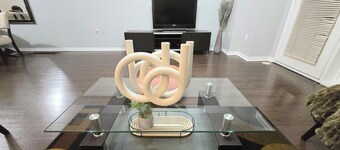 Spacious 3BR Home w/ 2 Parking • Near Square One, Dining & Transit