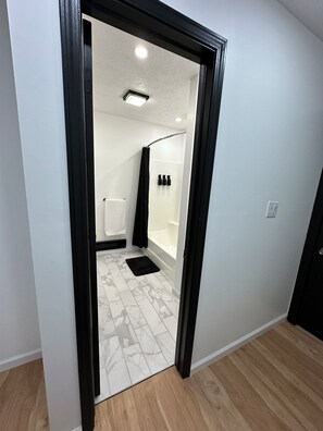 Hair dryer, towels, soap, toilet paper - THE EMBER LODGE (Tobyhanna)