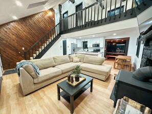 Living area - THE EMBER LODGE (Tobyhanna)