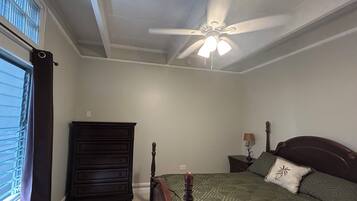 2 bedrooms, desk, free WiFi, bed sheets