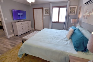 3 bedrooms, desk, iron/ironing board, WiFi